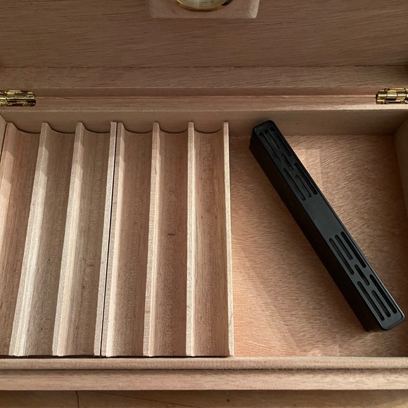 HUMIDORS - Picture 4 of 4